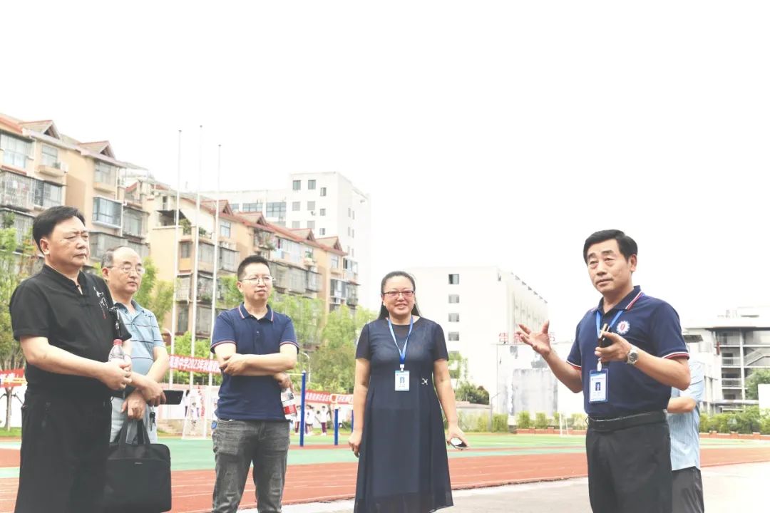泸州市纳溪区“五大家”协会到雁林高中参观